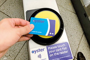 写真： 交通系ICカード「Oyster」